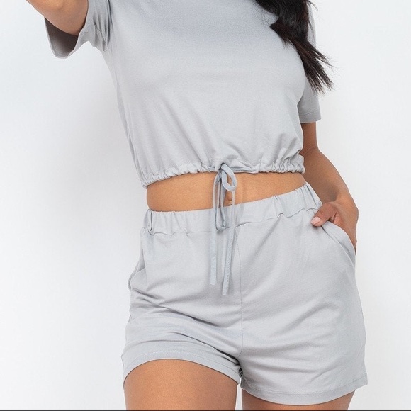Adjustable front tied crop top & shorts - Picture 4 of 6